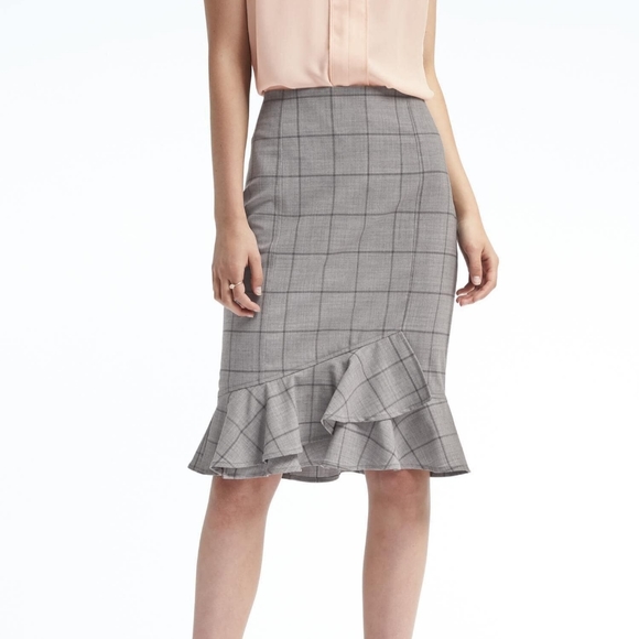 Banana Republic Dresses & Skirts - Banana Republic Ruffle Hem Skirt (sz 10, grey)